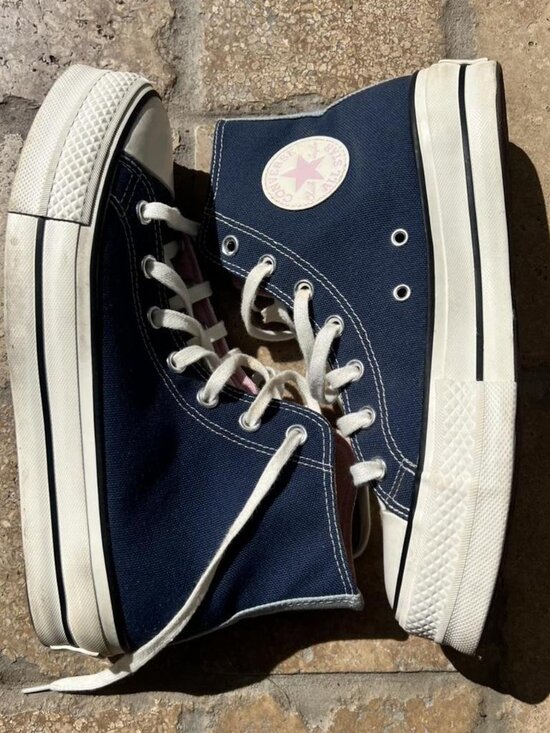 Converse - Picture 2 of 2